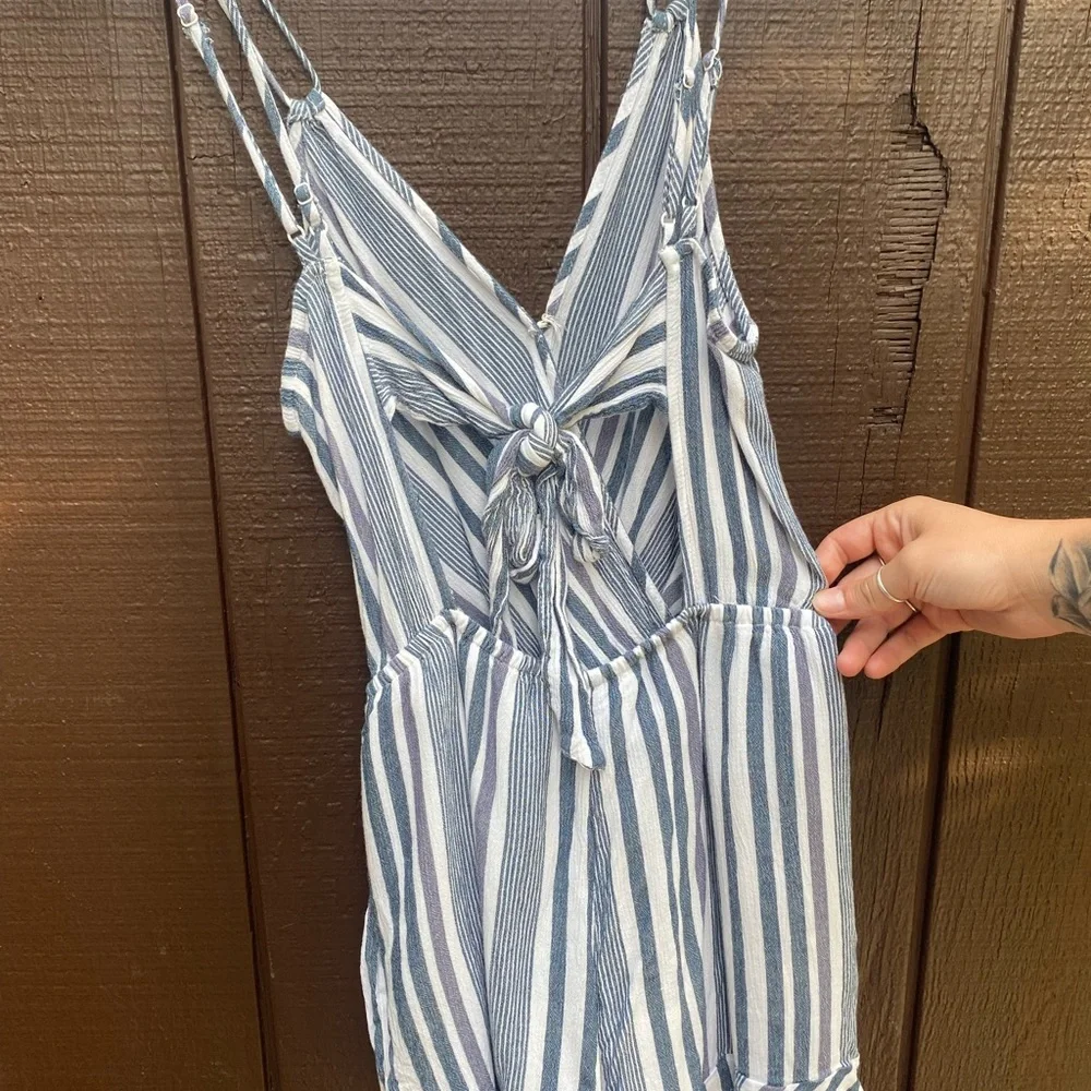 American Eagle navy and white romper - Picture 4 of 4